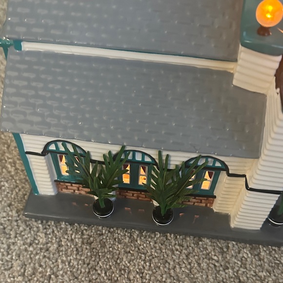 Department 56 Palm Lounge supper club - Picture 4 of 6